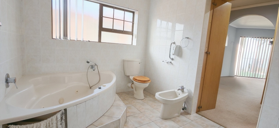 5 Bedroom Property for Sale in Dana Bay Western Cape